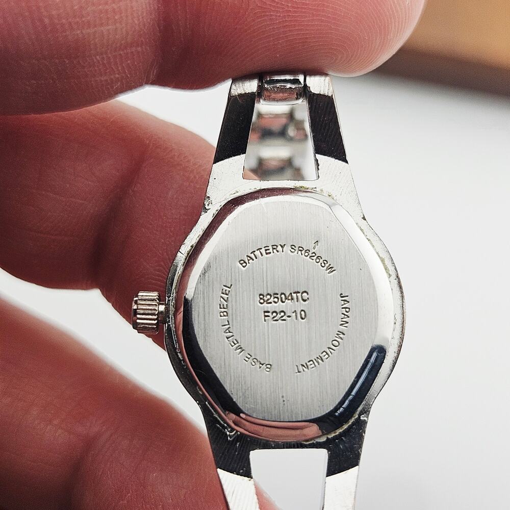 Quartz Women's Silver Bracelet Watch Contemporary Minimalist Link Casual Daily - Picture 6 of 7